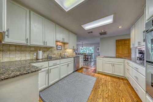 Peaceful Retreat On Quiet Cove On Lake Travis