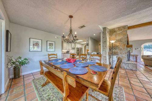 Peaceful Retreat On Quiet Cove On Lake Travis