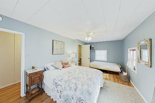 Lakefront Oasis W/ Private Dock & 23? Boat Slip Home