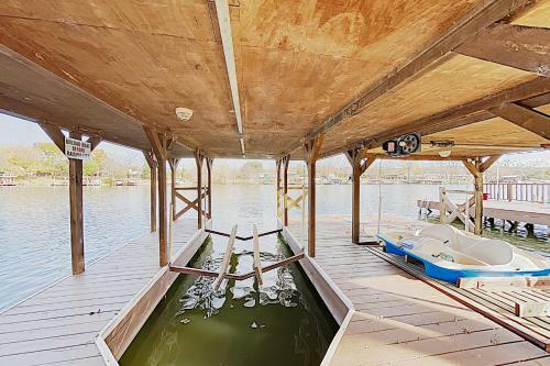 Lakefront Oasis W/ Private Dock & 23? Boat Slip Home