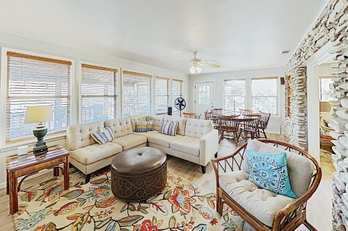 Lakefront Oasis W/ Private Dock & 23? Boat Slip Home