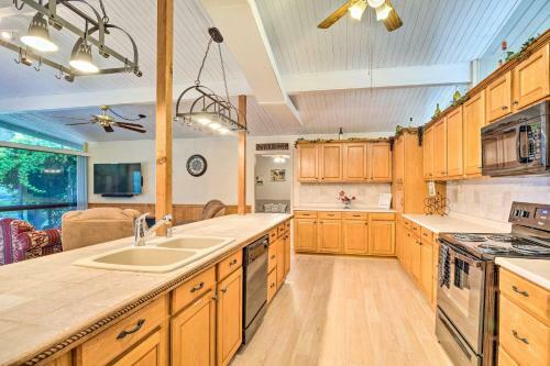 Lago Vista Home With Deck, Fire Pit And Lake Views