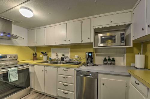 Mid-century Lake Whitney Home With Private Dock And Yard!
