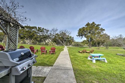 Mid-century Lake Whitney Home With Private Dock And Yard!