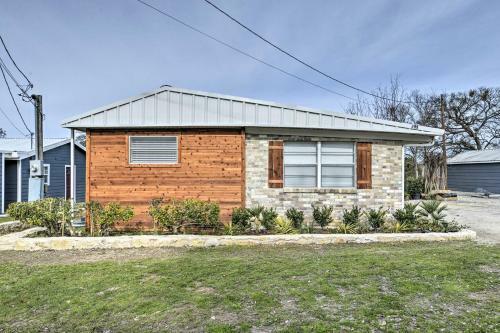 Mid-century Lake Whitney Home With Private Dock And Yard!