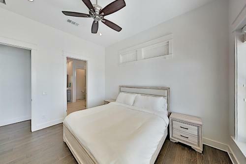 Upscale Home In The Reserve At St. Charles Bay! Home