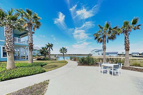 Upscale Home In The Reserve At St. Charles Bay! Home