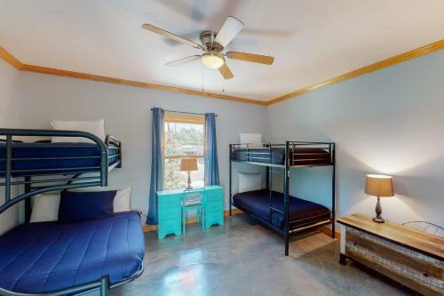 River Oaks Lookout- Unit B