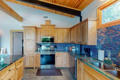 River Oaks Lookout- Unit B