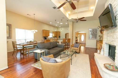 Ladybird Lakehouse On Lake Lbj