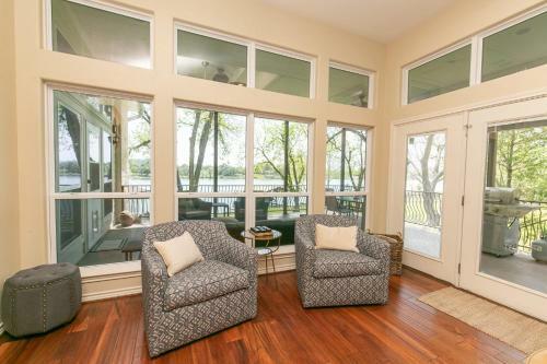 Ladybird Lakehouse On Lake Lbj