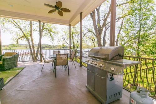 Ladybird Lakehouse On Lake Lbj