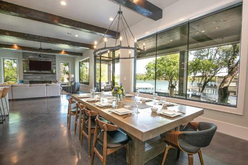 Wake & Roll - Loma Linda Luxury Lakeside Getaway