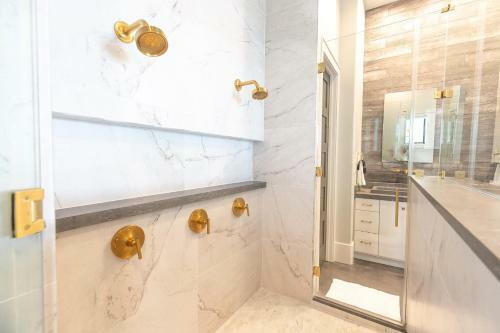 Wake & Roll - Loma Linda Luxury Lakeside Getaway