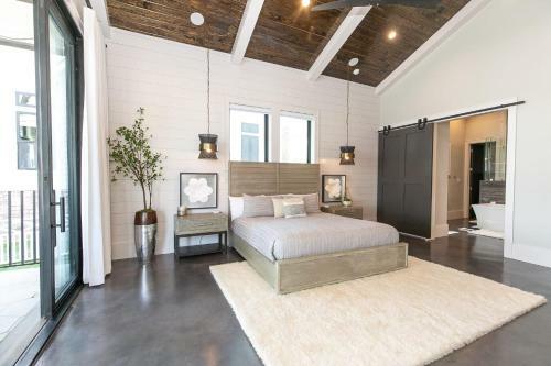 Wake & Roll - Loma Linda Luxury Lakeside Getaway