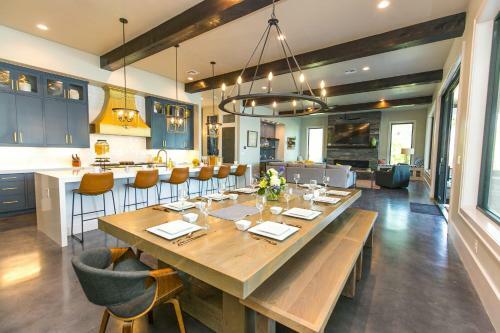 Wake & Roll - Loma Linda Luxury Lakeside Getaway