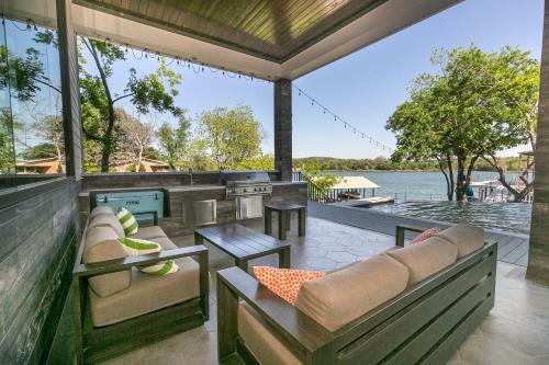 Wake & Roll - Loma Linda Luxury Lakeside Getaway