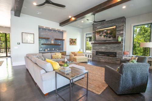 Wake & Roll - Loma Linda Luxury Lakeside Getaway