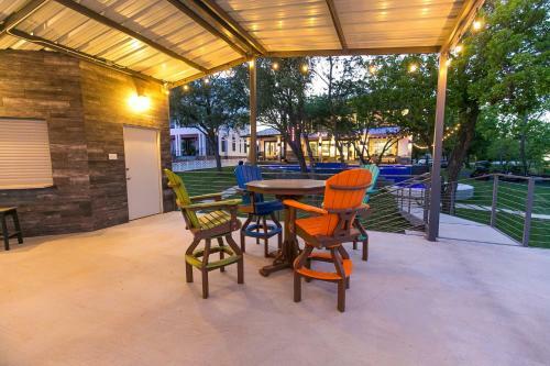 Wake & Roll - Loma Linda Luxury Lakeside Getaway