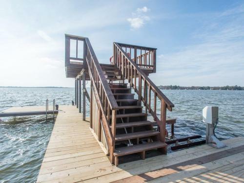 180 Degree View Of Cedar Creek Lake!