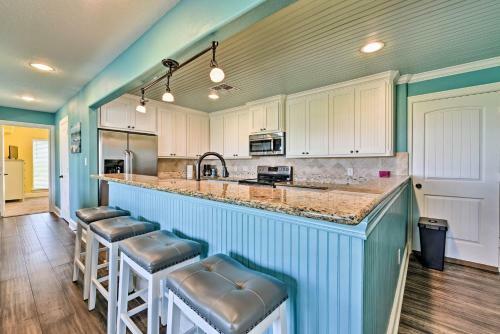 Matagorda Townhome With Deck, Views, Pool Access