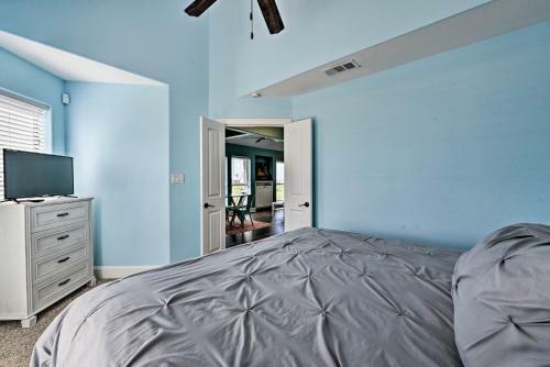 Matagorda Townhome With Deck, Views, Pool Access