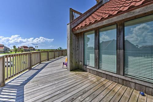 Matagorda Townhome With Deck, Views, Pool Access