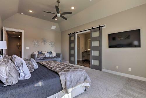 Elegant Townhome On Lake Conroe With Boat Slip!