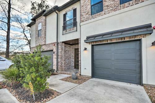 Elegant Townhome On Lake Conroe With Boat Slip!