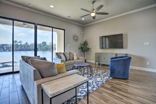 Elegant Townhome On Lake Conroe With Boat Slip!