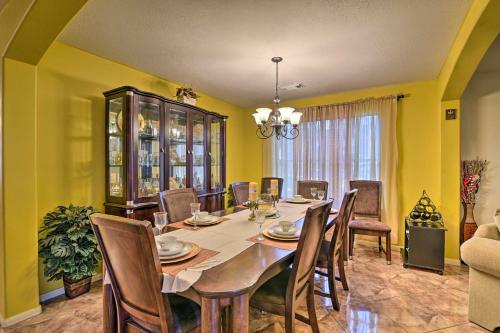 Family-friendly Home About 12 Mi To Space Center!