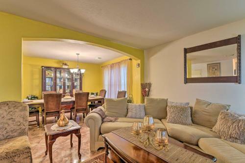 Family-friendly Home About 12 Mi To Space Center!
