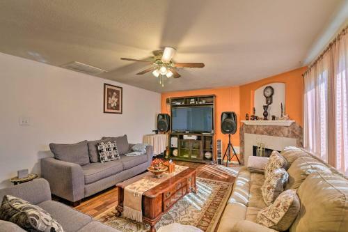 Family-friendly Home About 12 Mi To Space Center!