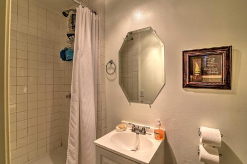 Family-friendly Home About 12 Mi To Space Center!
