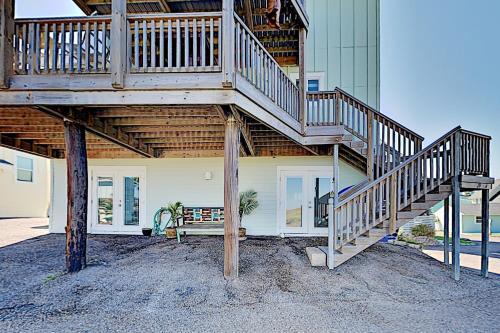 Lost Colony Beach House With Gulf Views & Pool! Home