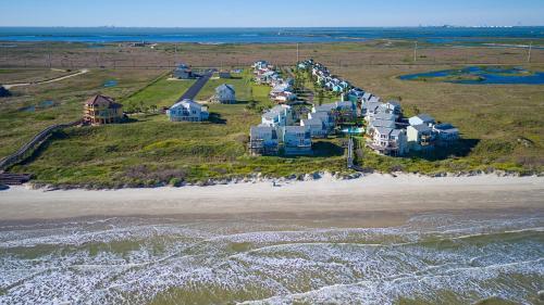 Lost Colony Beach House With Gulf Views & Pool! Home