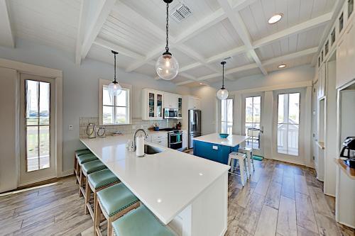 Fireside Cottage On Hole 8 - Bay & Marina Views Home