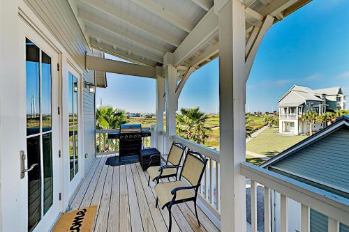 Fireside Cottage On Hole 8 - Bay & Marina Views Home