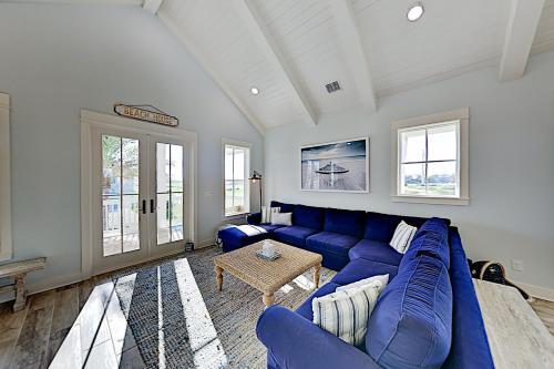 Fireside Cottage On Hole 8 - Bay & Marina Views Home