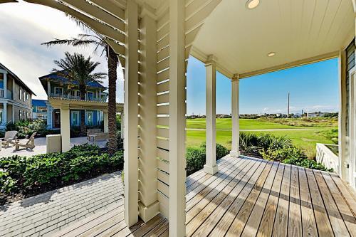 Fireside Cottage On Hole 8 - Bay & Marina Views Home