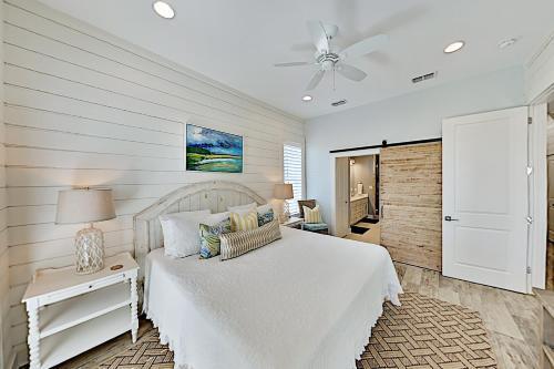 Fireside Cottage On Hole 8 - Bay & Marina Views Home
