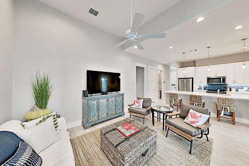 Palmilla Beach - Designer Townhome - Resort Pool Townhouse