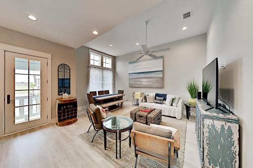 Palmilla Beach - Designer Townhome - Resort Pool Townhouse