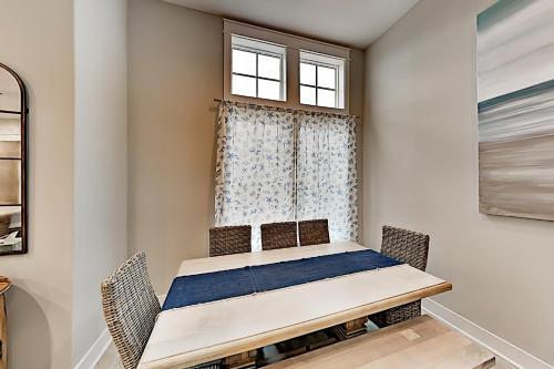 Palmilla Beach - Designer Townhome - Resort Pool Townhouse