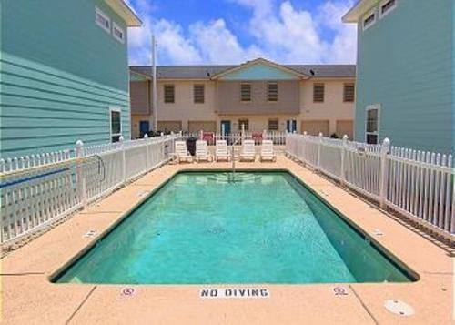 Fancy Flamingo Townhouse