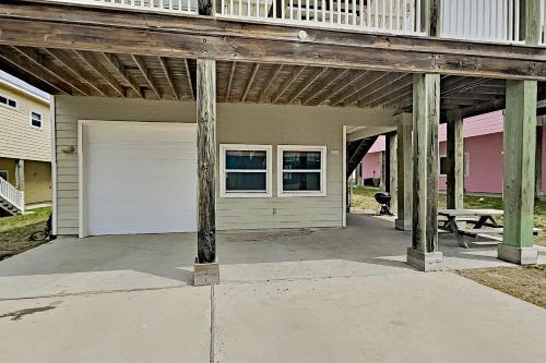 New Listing! Charming & Cozy Gulf Getaway With Pool Home