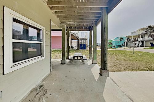 New Listing! Charming & Cozy Gulf Getaway With Pool Home