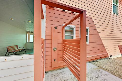 Luxury All-suite Village Walk Home - 2 Pools Home