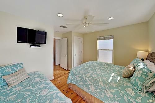 Luxury All-suite Village Walk Home - 2 Pools Home