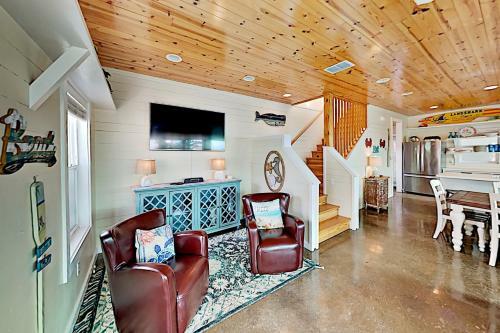 Luxury All-suite Village Walk Home - 2 Pools Home